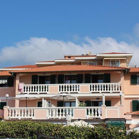 Aparthotel Del Prado Riva Ligure Exterior foto