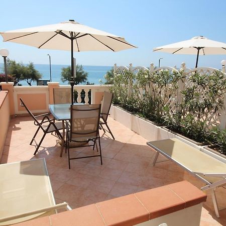 Aparthotel Del Prado Riva Ligure Exterior foto