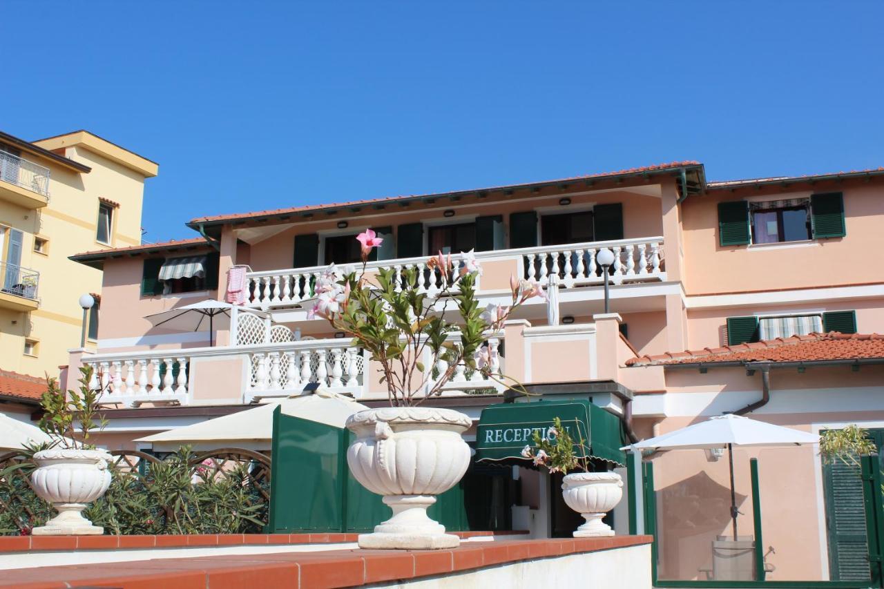 Aparthotel Del Prado Riva Ligure Exterior foto
