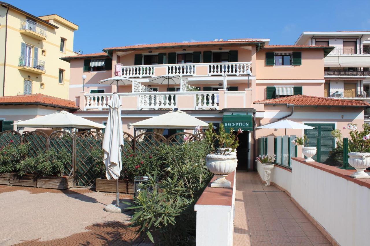 Aparthotel Del Prado Riva Ligure Exterior foto