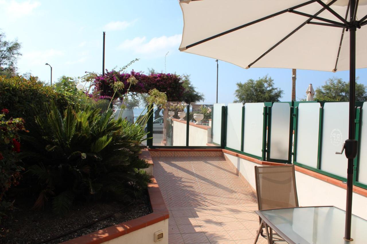 Aparthotel Del Prado Riva Ligure Exterior foto