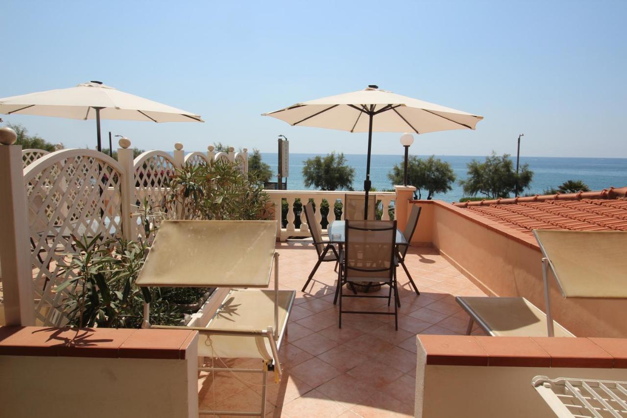 Aparthotel Del Prado Riva Ligure Exterior foto