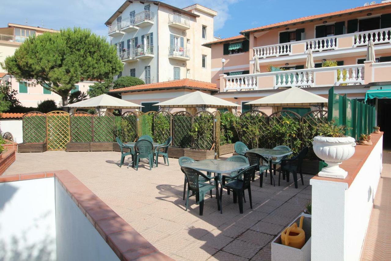 Aparthotel Del Prado Riva Ligure Exterior foto