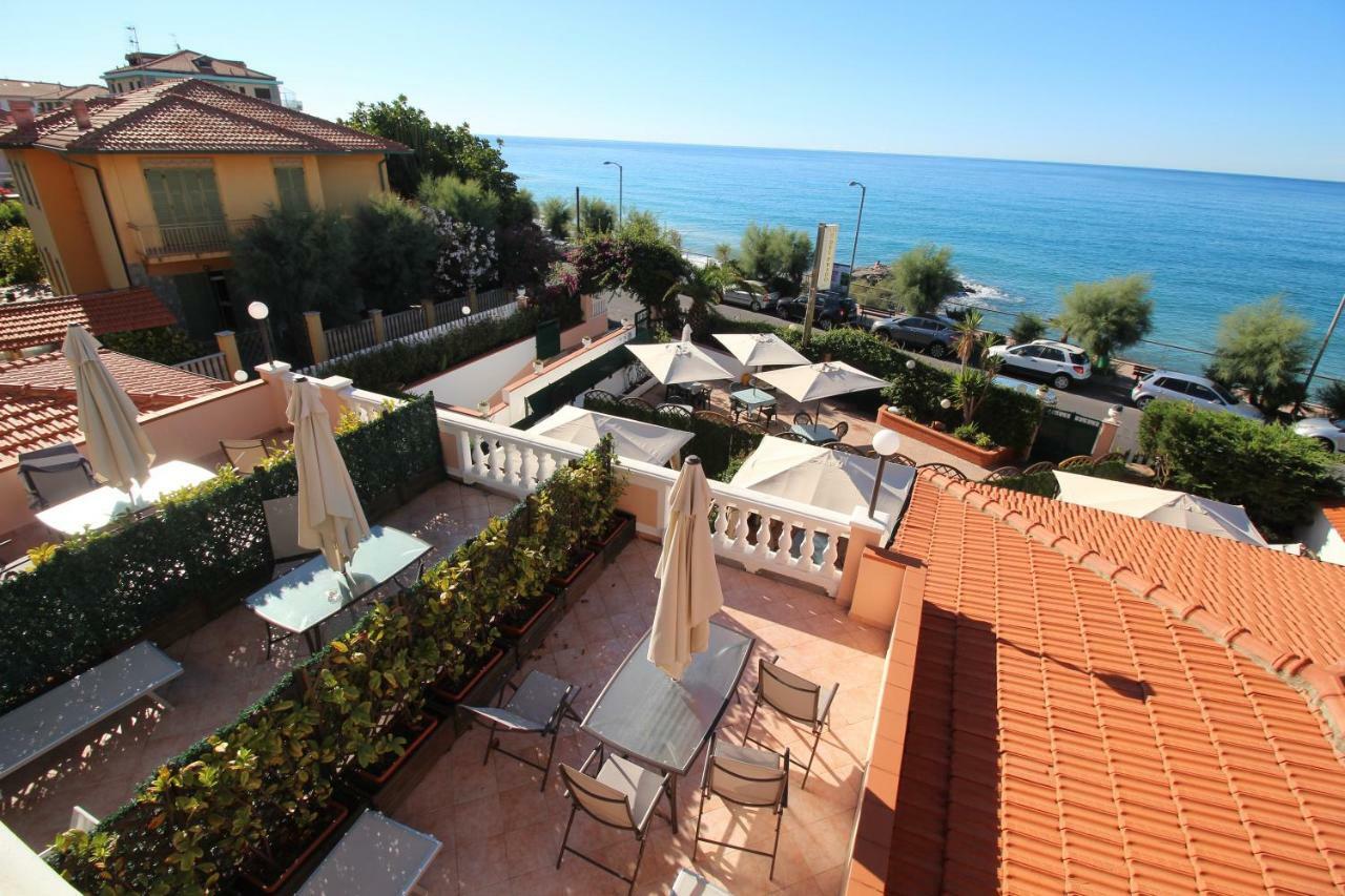 Aparthotel Del Prado Riva Ligure Exterior foto