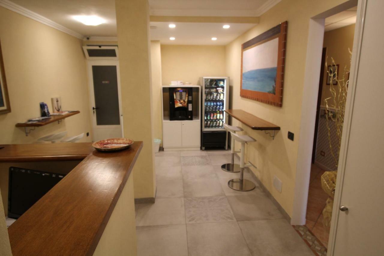 Aparthotel Del Prado Riva Ligure Exterior foto